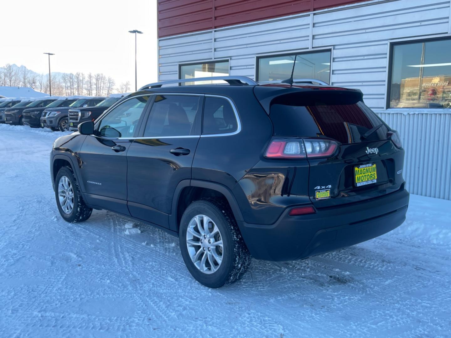 2019 Black /charcoal cloth Jeep Cherokee Latitude 4WD (1C4PJMCB9KD) with an 2.4L L4 DOHC 16V engine, 9A transmission, located at 1960 Industrial Drive, Wasilla, 99654, (907) 274-2277, 61.573475, -149.400146 - Photo#3